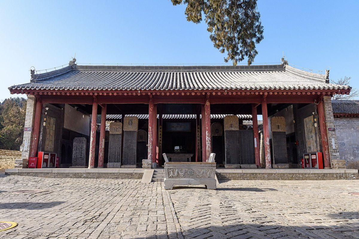 중국 섬서성 한성시 사마천사(司馬遷祠)의 비석을 모신 전각, 2025년 1월